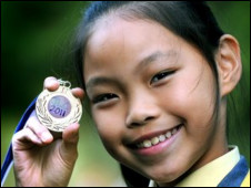英國新聞:10歲華裔女孩贏得外語比賽1