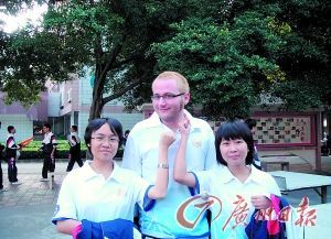 牛津畢業生來中國當班主任：不覺得高考死板[1]1