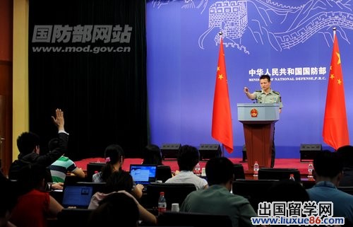 傳我國首艘航母今日下水常駐南海 國防部未證實[1]2