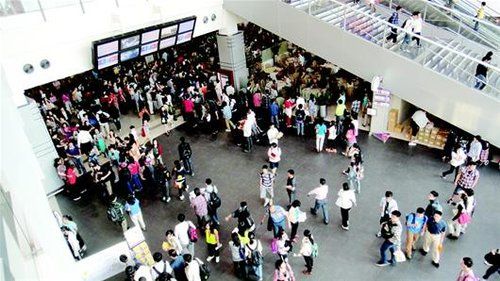 赴港考SAT提前數月搶位 學生一擲數萬備留學[1]1