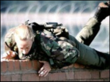 英媒:騰龍說事：軍管英國校園？！1