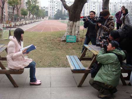 奶茶妹妹入駐清華大學，長槍短炮媒體圍觀【圖】[1]7
