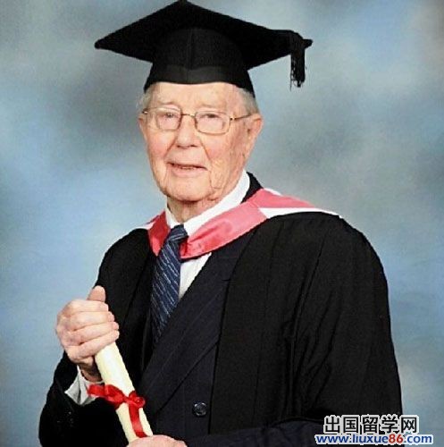 英91歲老翁取得碩士學位計劃讀博(組圖)[1]1