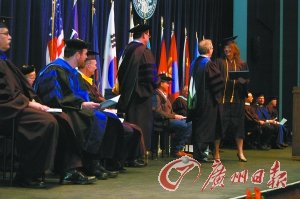美一大學頒假文憑副校長辭職教務主任自殺[1]3
