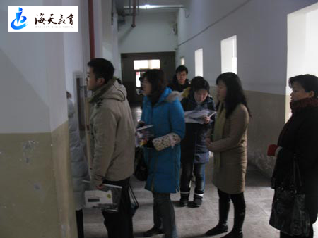 2010年研究生入學考試各省考點入場現場(組圖)6