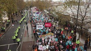 英國學生游行抗議漲學費 中國學生支持理性表達[1]1