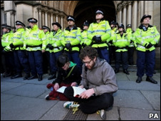 2012英國:學生占領教室 抗議學費上漲1