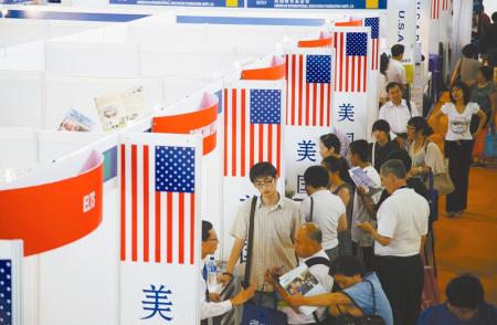 中國赴美留學生：讀本科人數接近讀研1