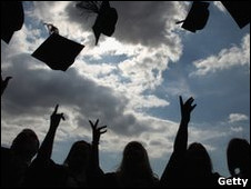 英媒2012:12所英國大學考慮降低學費1