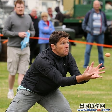 英媒:"世界扔雞蛋錦標賽"英國選手奪冠1
