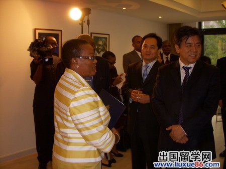 李金章副部長出席巴巴多斯駐華使館開館儀式1