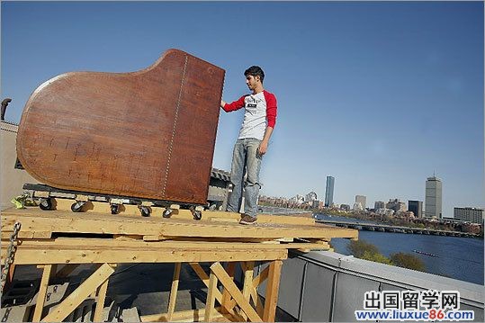 麻省理工延續扔鋼琴傳統校方稱無人中招3