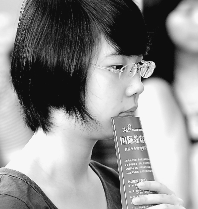 國外大學頻拋橄欖枝 留學還是高考？[1]1