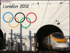 2012英國:奧運五環亮相英法海底隧道1