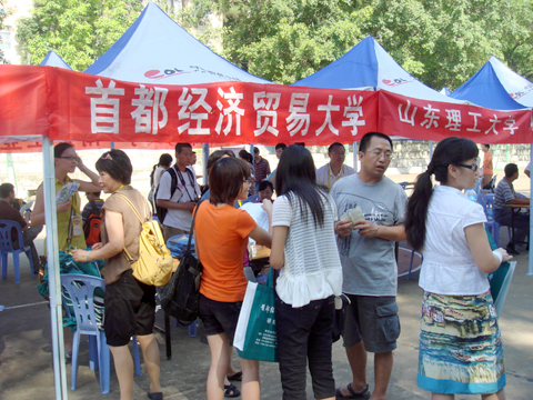 2011年全國研招現場咨詢會南寧站現場圖集(圖)3