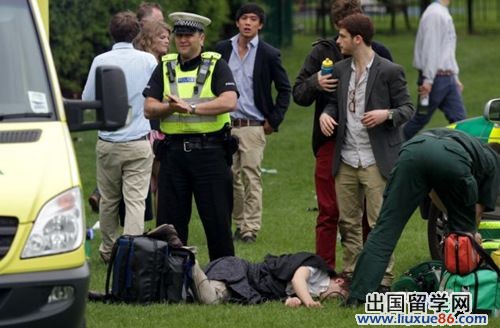 數千劍橋學生在公園狂歡濫飲引居民不滿1