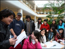 2012英國BBC:留英變化（一）：升高門檻1