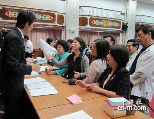 大陸學生稱去臺灣被歧視 選擇赴美讀書[1]1