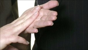英媒2012:蘇格蘭科學家把手語變成文字1