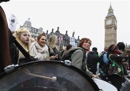 英財政緊縮致部分女大學生“賣身”籌學費1