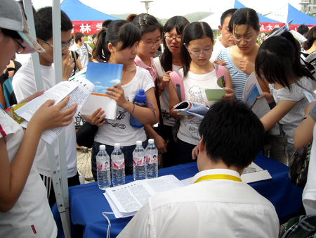 2010年全國研招咨詢會山東站圖文報道(火爆現場)9