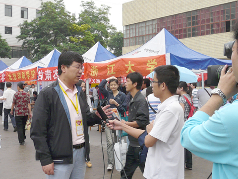 2011年全國研招現場咨詢會蘭州站現場花絮(圖)4