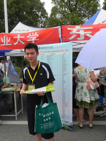 2011全國研招現場咨詢會南昌站志愿者風采(圖)2