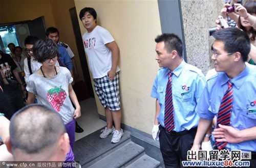 周筆暢整容后低調現身，保安不敢怠慢嚴陣以待【圖】1