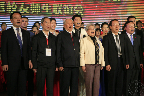 中國石油大學慶祝建校60周年 吳儀等校友獻唱2
