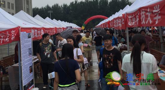 全國研招會黑龍江站巡回 現場咨詢熱烈火爆5