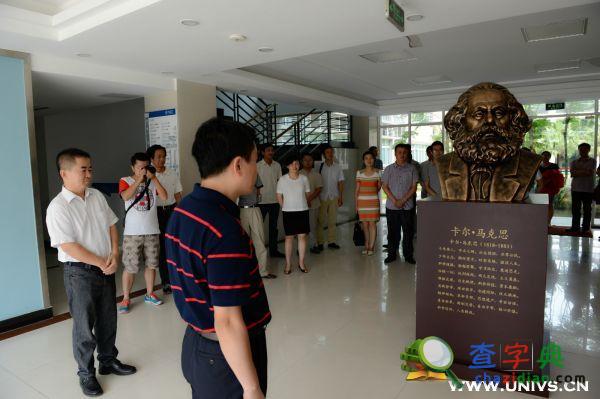 西南財經大學“馬克思像”揭幕活動舉行4