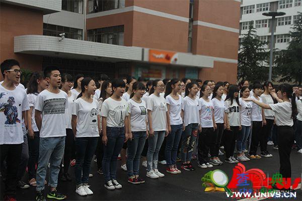 湖南師大“勿忘國恥 圓夢中華”升旗儀式3