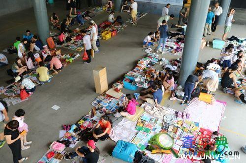 南開大學畢業跳蚤市場“情懷”閃耀1