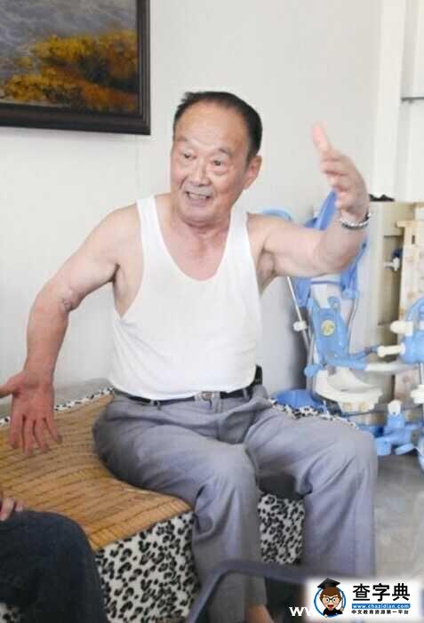 周口師院“紅星閃閃”志愿服務隊為90歲抗戰老兵尋找戰友1