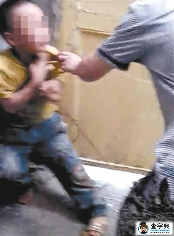 初中生因索財未果暴打小學生 拳打腳踢煙頭燙(圖)1
