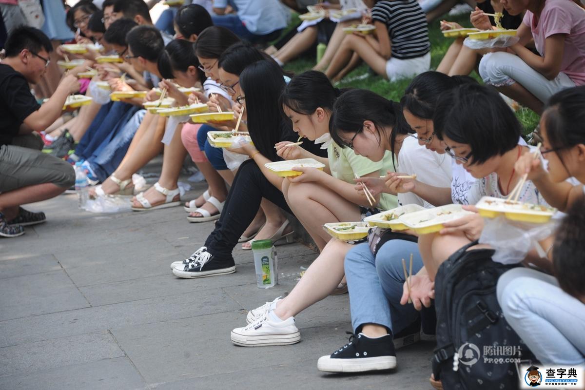 濟南3500名考研學生上“巨無霸”大課 場面壯觀（組圖）3