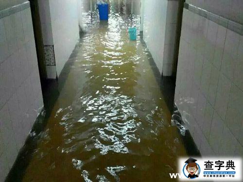 “大暑”當日暴雨到 師生情濃共“抗洪”2