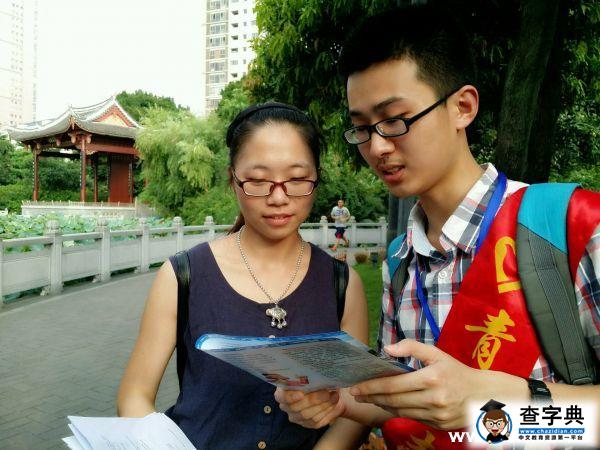 醫學生化身活傳單 公園宣傳健康知識1
