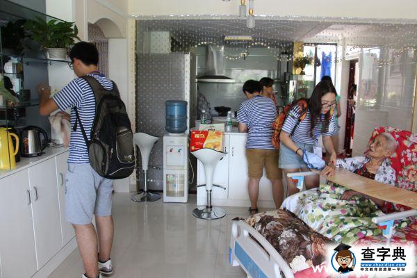 重慶師范大學學子慰問空巢老人2