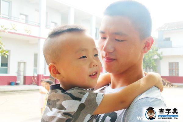 “父子檔”溫情點亮七月 留守童渴望亟需關注3