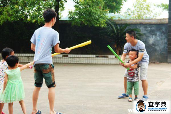“父子檔”溫情點亮七月 留守童渴望亟需關注4