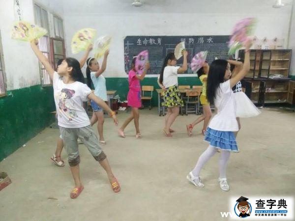 60個留守孩子自發組織文藝節目歡送大學生2