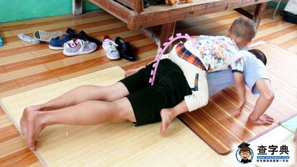 “父子檔”溫情點亮七月 留守童渴望亟需關注1
