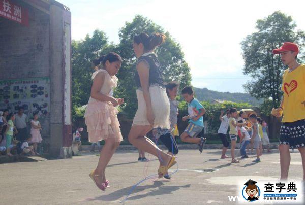 湖南師大實踐團組織親子趣味運動會1