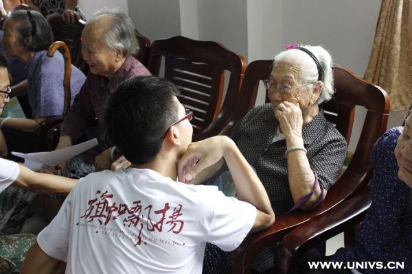 不忘歷史念舊恩 一瓣心香探老人3