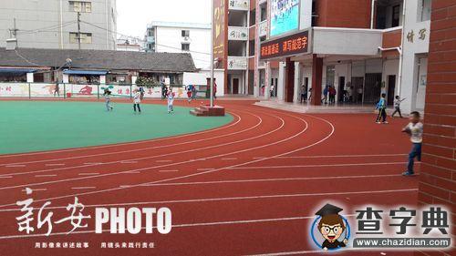 六安市一小學塑膠跑道氣味熏人 教育局稱尚未驗收1