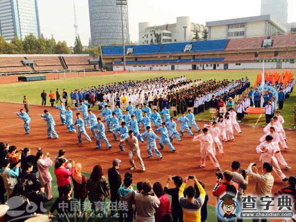 杭十中第70屆運動會上，金發碧眼的德國朋友來了4