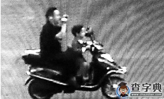 7歲男童開電動車飛奔 后面還載著老爸1