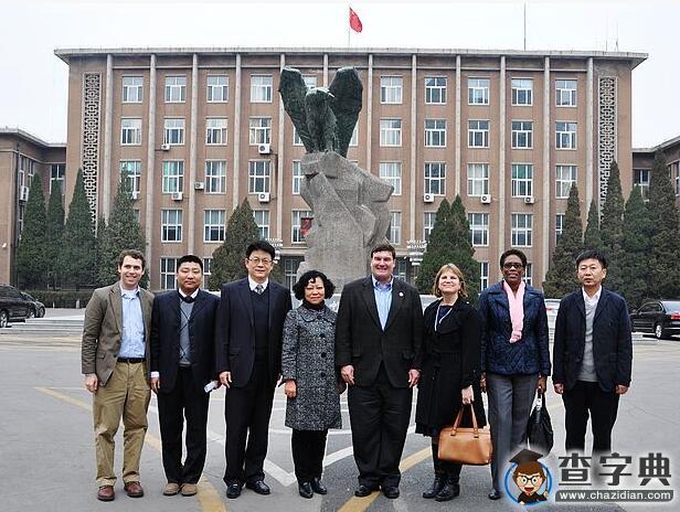 美國駐沈陽領事館總領事聞思國訪問遼寧工程技術大學1