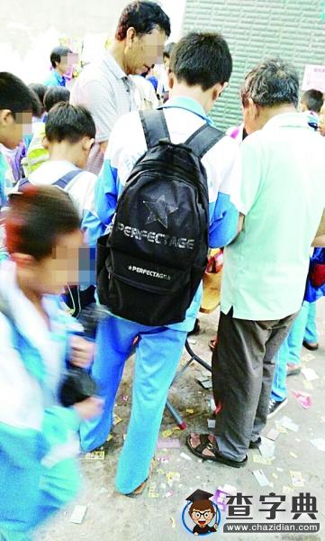 小學門口現“刮刮樂”刮走小學生早餐錢1